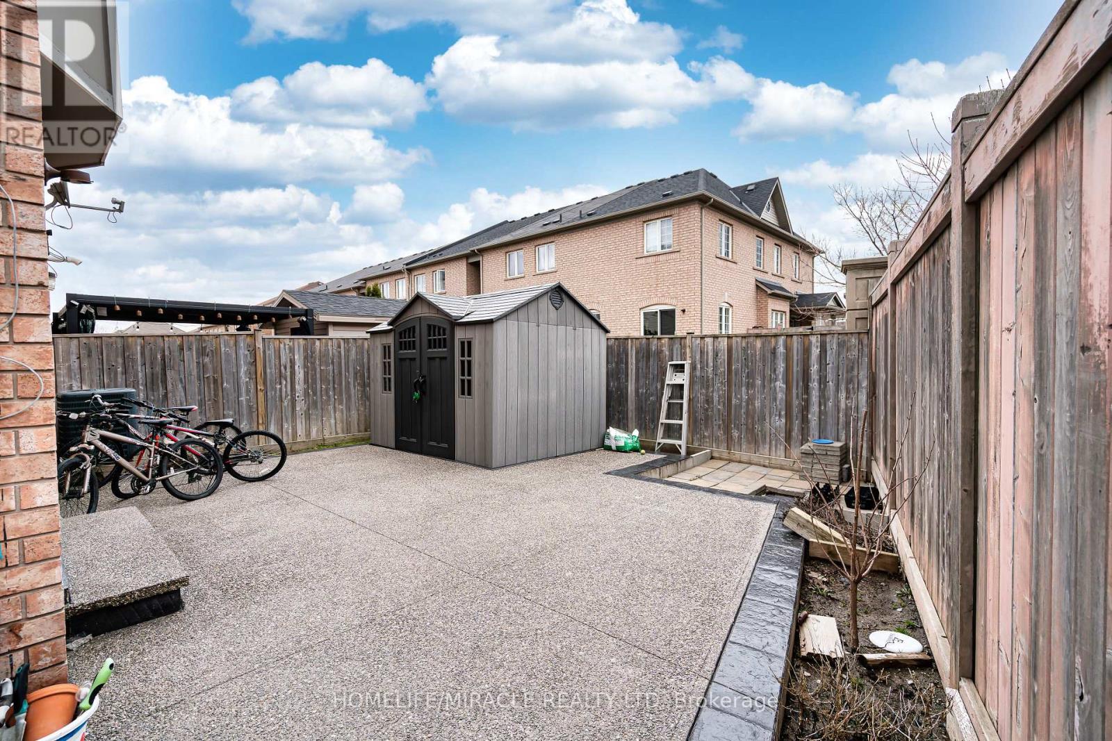 102 Decker Hollow Circle, Brampton, Ontario  L6X 0L5 - Photo 11 - W12967638