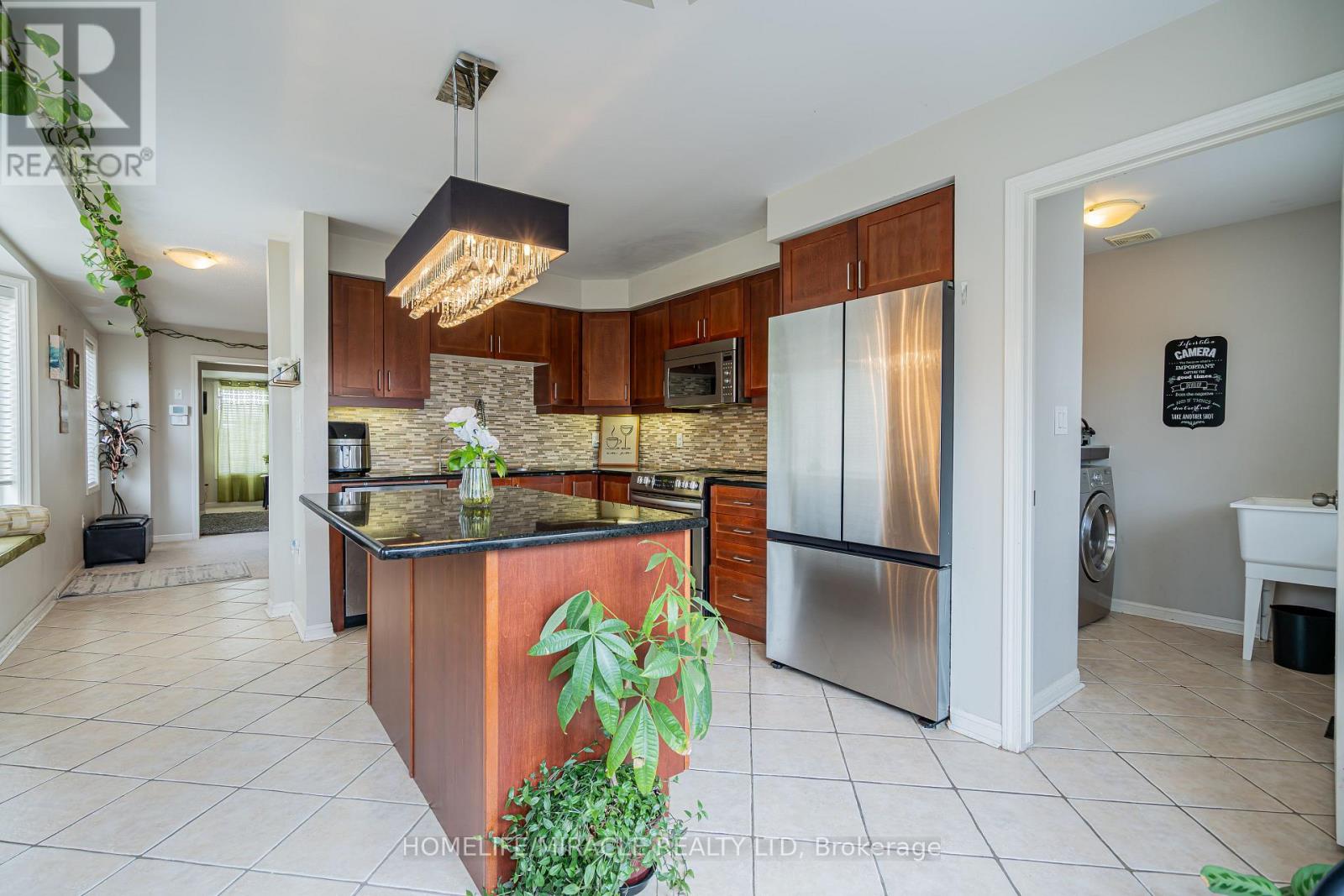 102 Decker Hollow Circle, Brampton, Ontario  L6X 0L5 - Photo 30 - W12967638