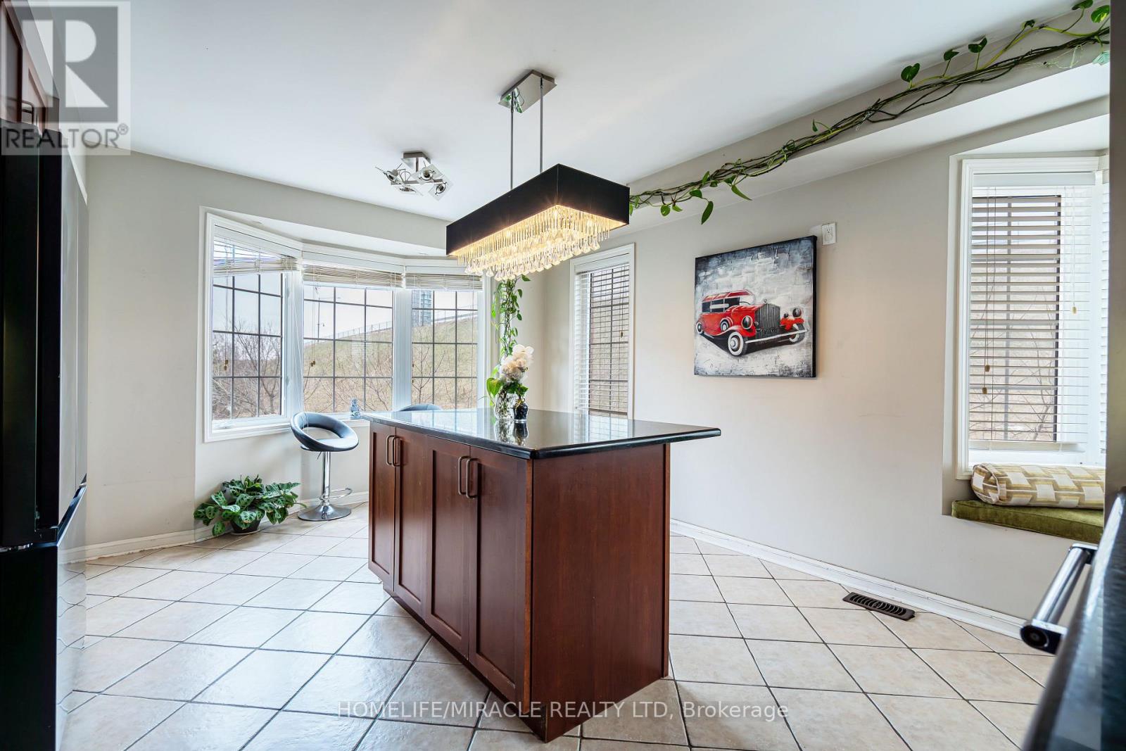 102 Decker Hollow Circle, Brampton, Ontario  L6X 0L5 - Photo 32 - W12967638