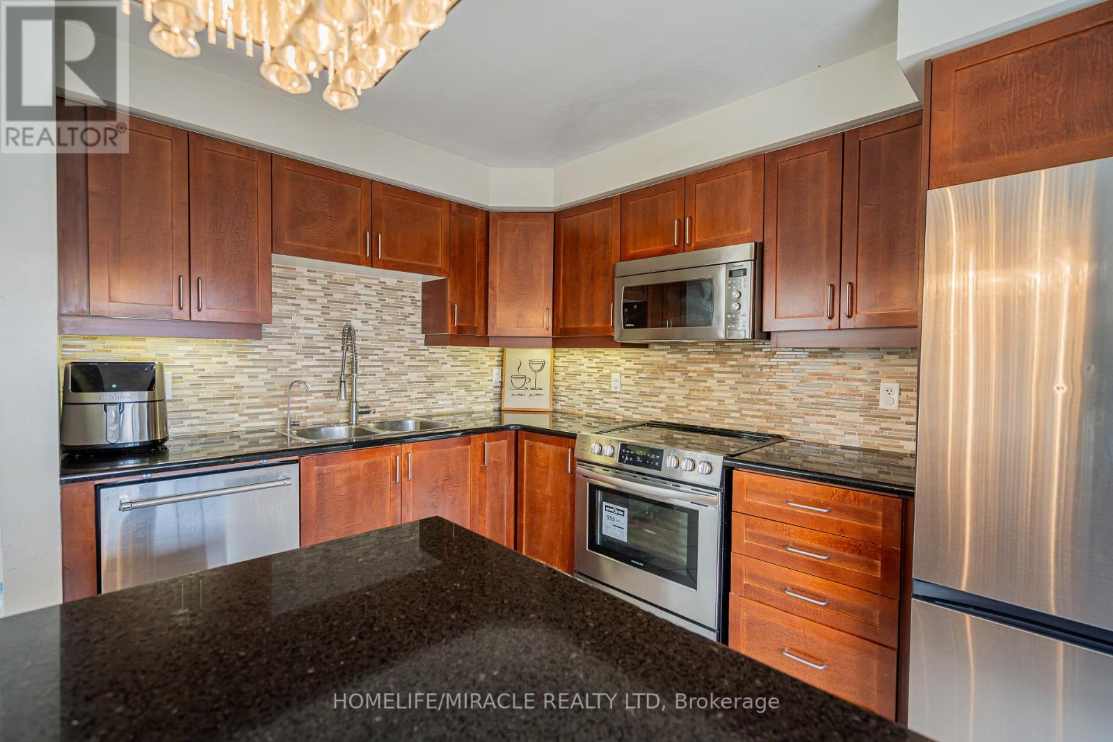 102 Decker Hollow Circle, Brampton, Ontario  L6X 0L5 - Photo 33 - W12967638