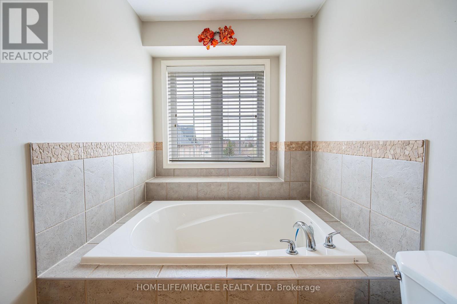 102 Decker Hollow Circle, Brampton, Ontario  L6X 0L5 - Photo 40 - W12967638