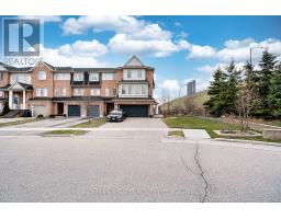102 DECKER HOLLOW CIRCLE, Brampton, Ontario