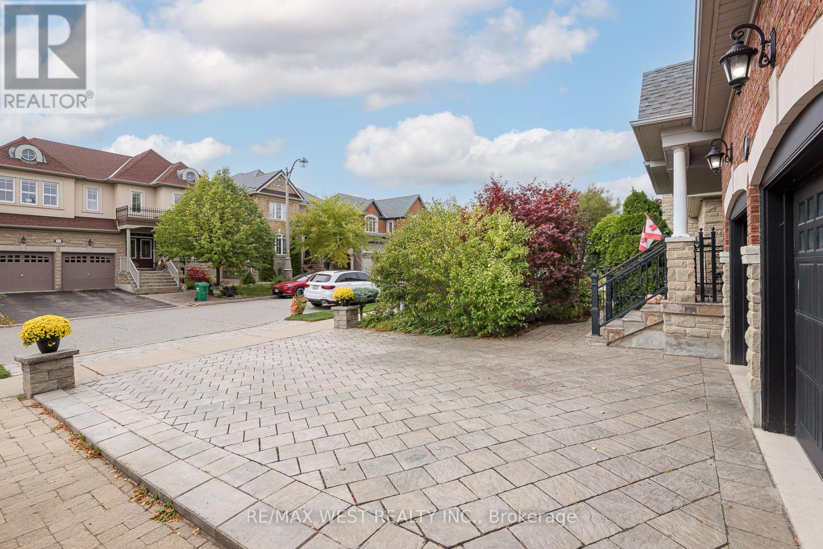 17 Hawkridge Trail, Brampton, Ontario  L6P 2T5 - Photo 3 - W12967644