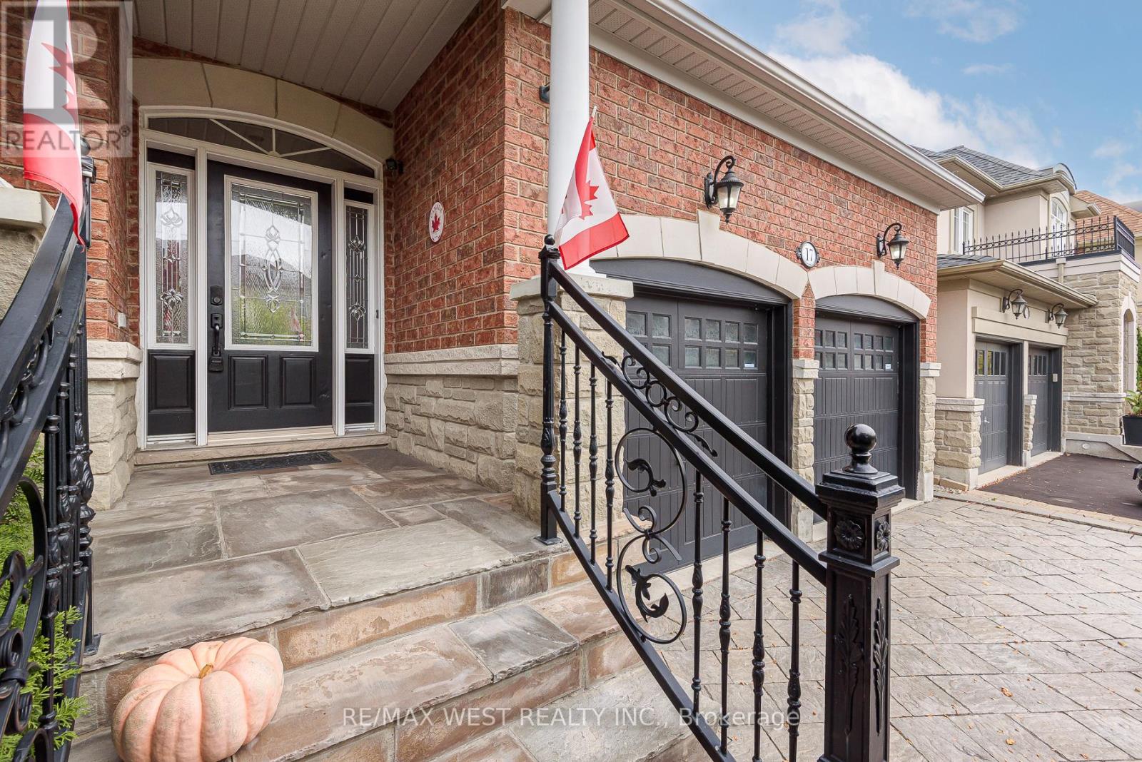 17 Hawkridge Trail, Brampton, Ontario  L6P 2T5 - Photo 4 - W12967644