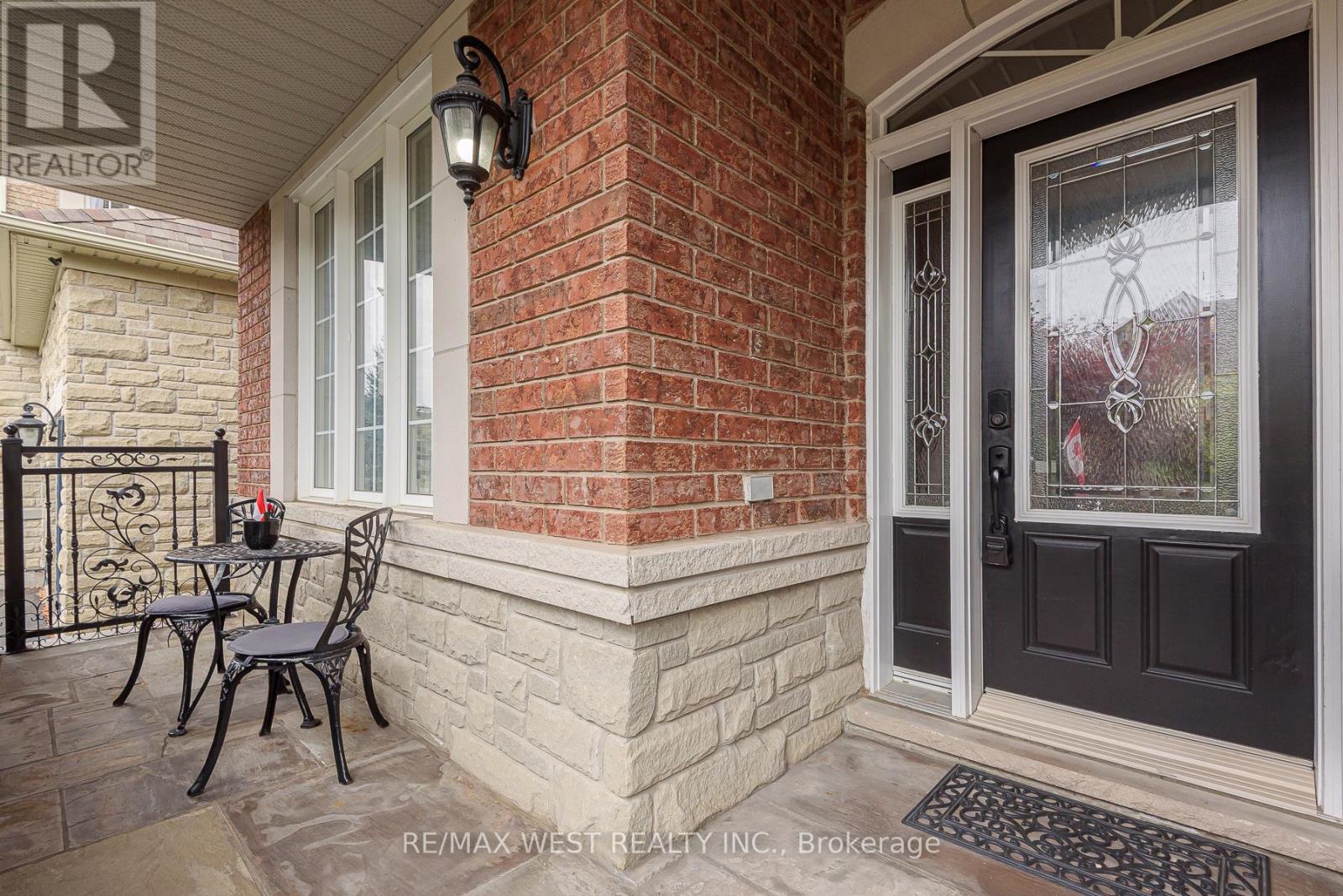 17 Hawkridge Trail, Brampton, Ontario  L6P 2T5 - Photo 5 - W12967644