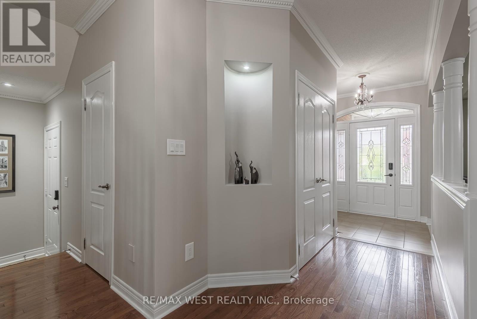 17 Hawkridge Trail, Brampton, Ontario  L6P 2T5 - Photo 7 - W12967644