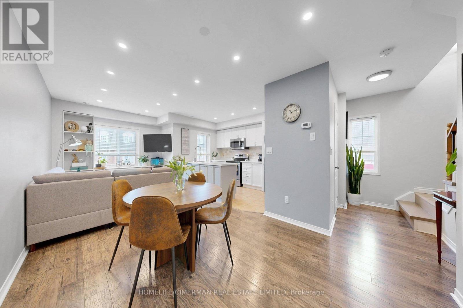 144 - 601 Shoreline Drive, Mississauga, Ontario L5B 4K1 - Photo 3 - W12967676