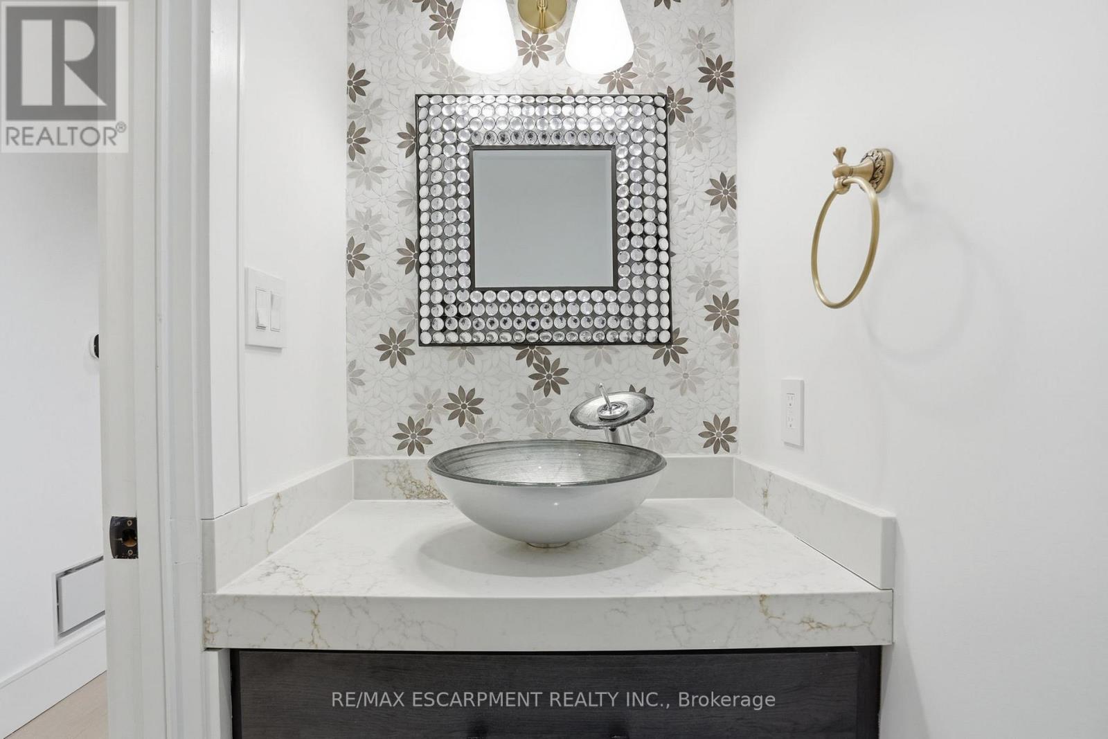 10a Benson Avenue, Mississauga, Ontario  L5H 2P2 - Photo 14 - W12967682