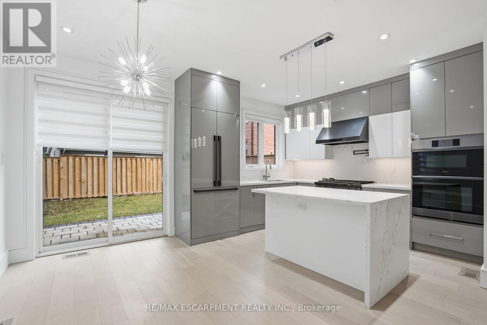 10a Benson Avenue, Mississauga, Ontario  L5H 2P2 - Photo 8 - W12967682