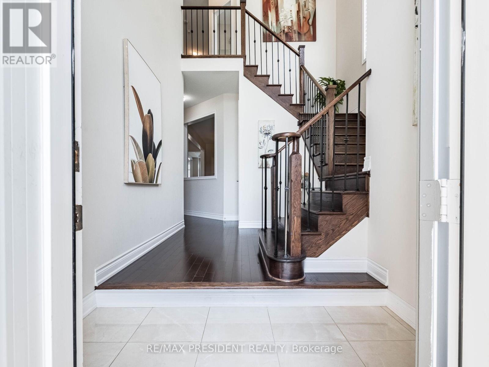 16 Monarch Drive, Halton Hills, Ontario  L7G 0M6 - Photo 4 - W12967696