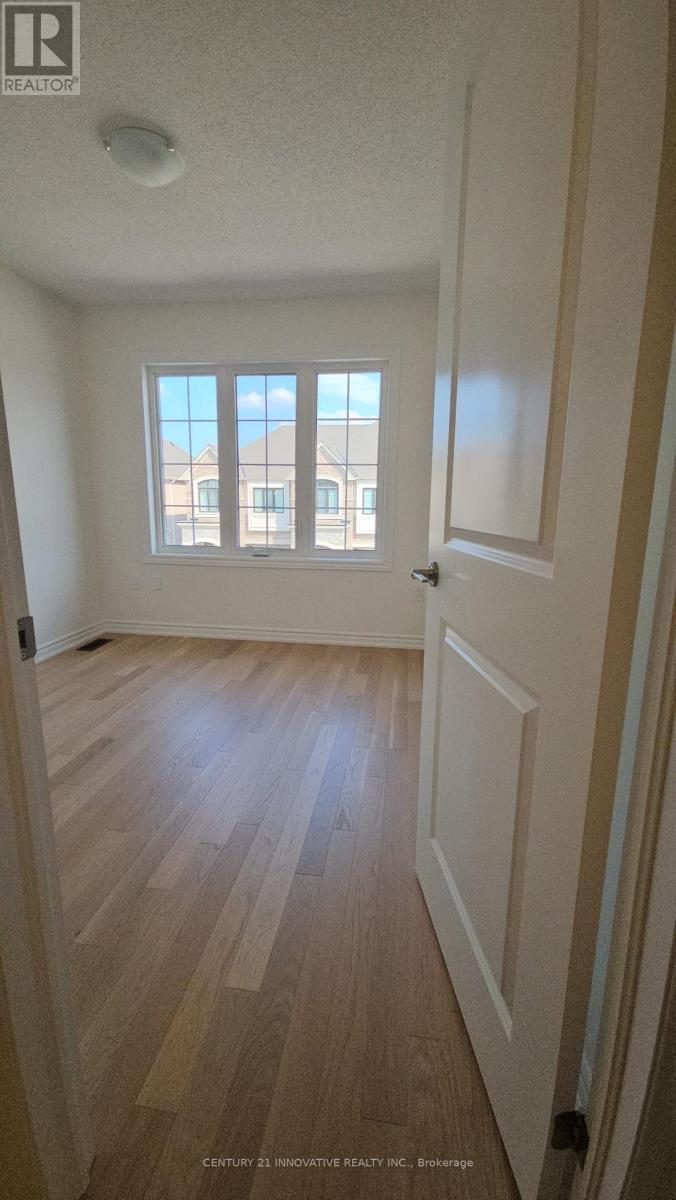 469 Celandine Terrace, Milton, Ontario  L9E 1T8 - Photo 5 - W12967714