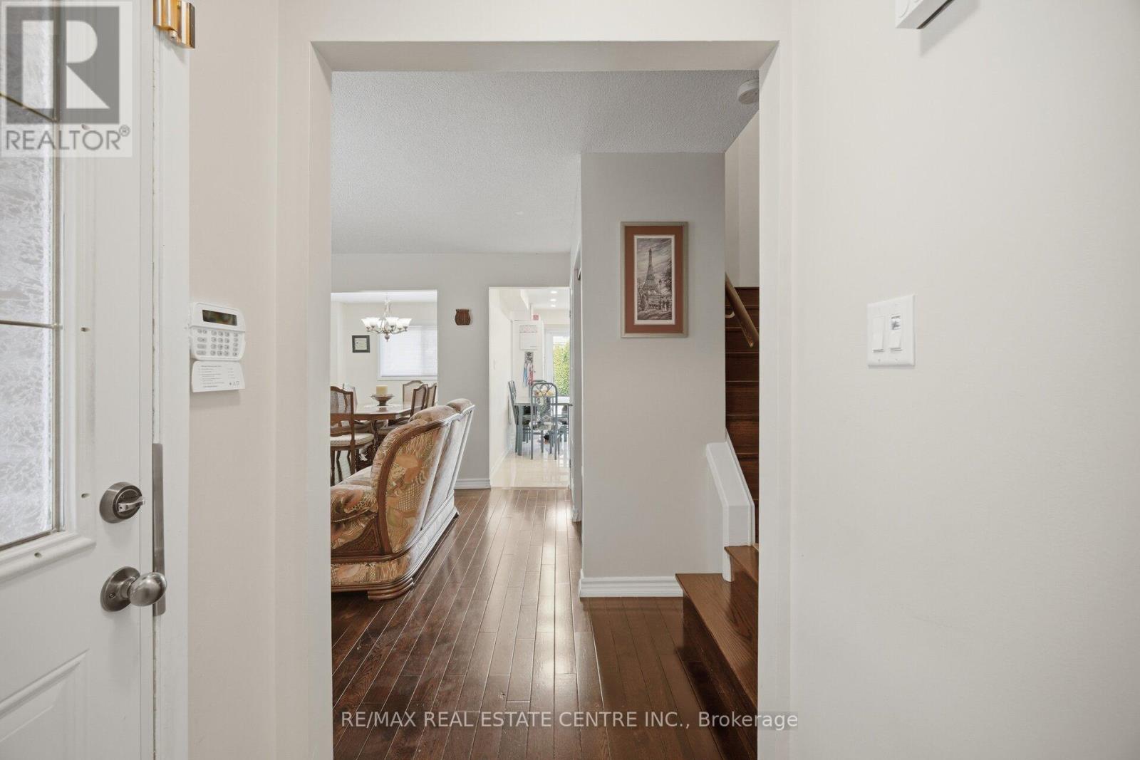 11 Sheringham Street, Brampton, Ontario  L6Z 2P5 - Photo 8 - W12967722