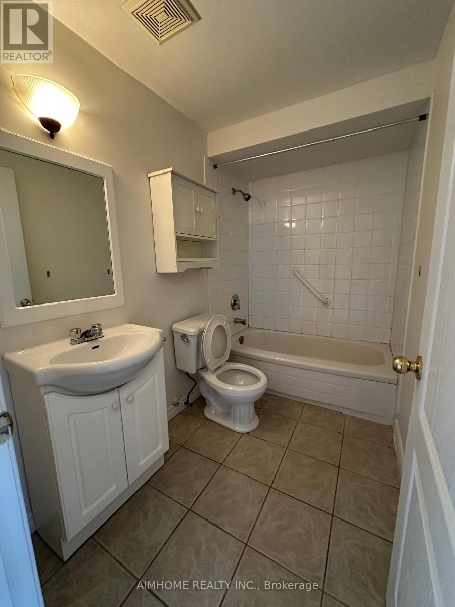 2101 Marine Drive, Oakville, Ontario  L6L 1B8 - Photo 20 - W12967760