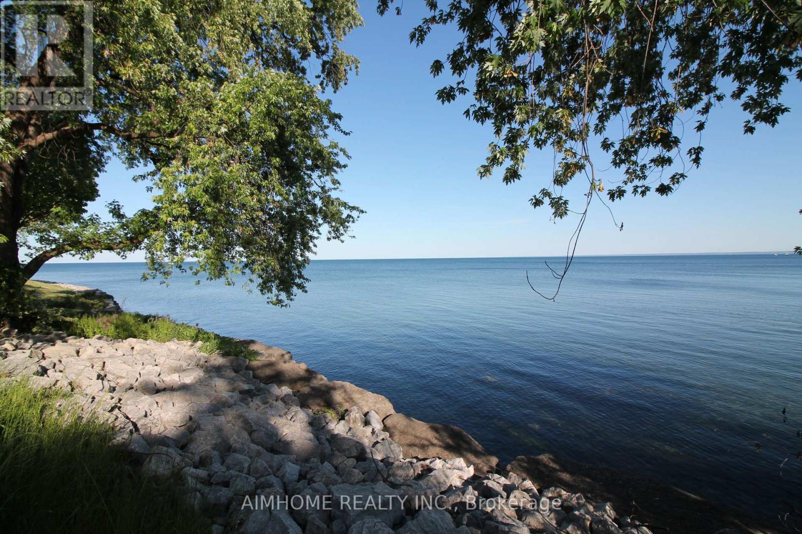 2101 Marine Drive, Oakville, Ontario  L6L 1B8 - Photo 3 - W12967760