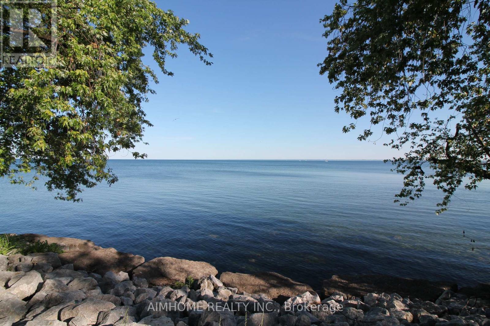 2101 Marine Drive, Oakville, Ontario  L6L 1B8 - Photo 4 - W12967760