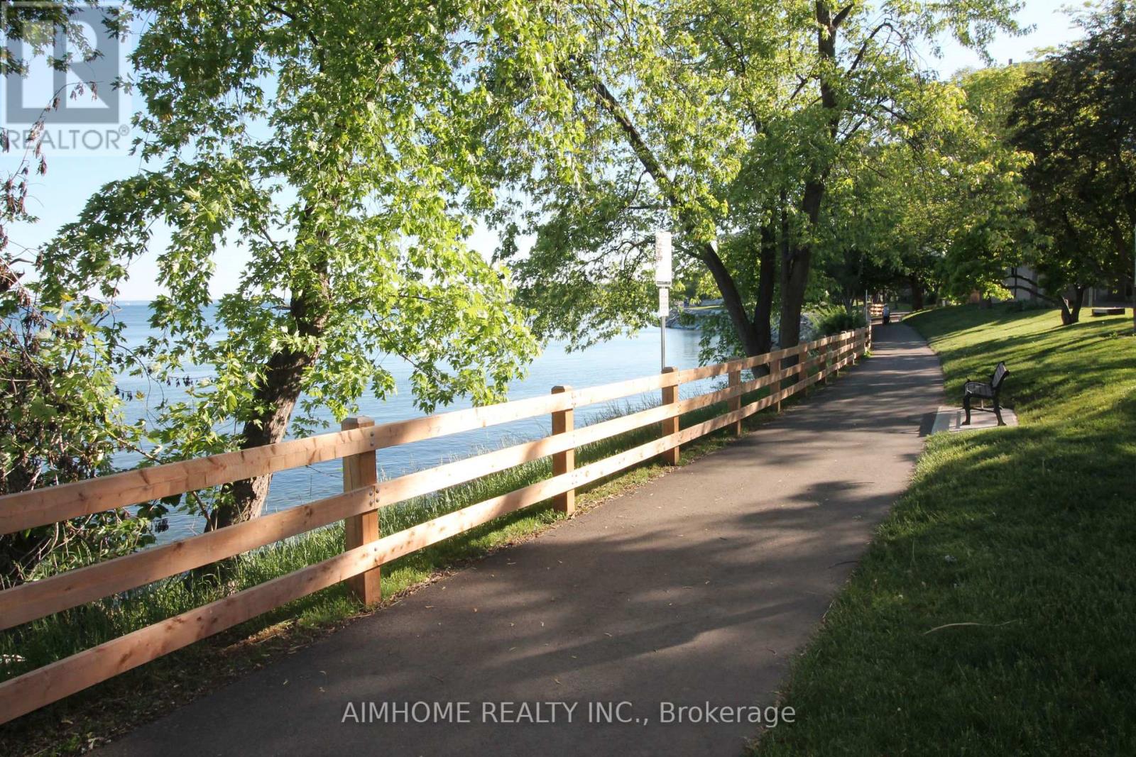 2101 Marine Drive, Oakville, Ontario  L6L 1B8 - Photo 7 - W12967760