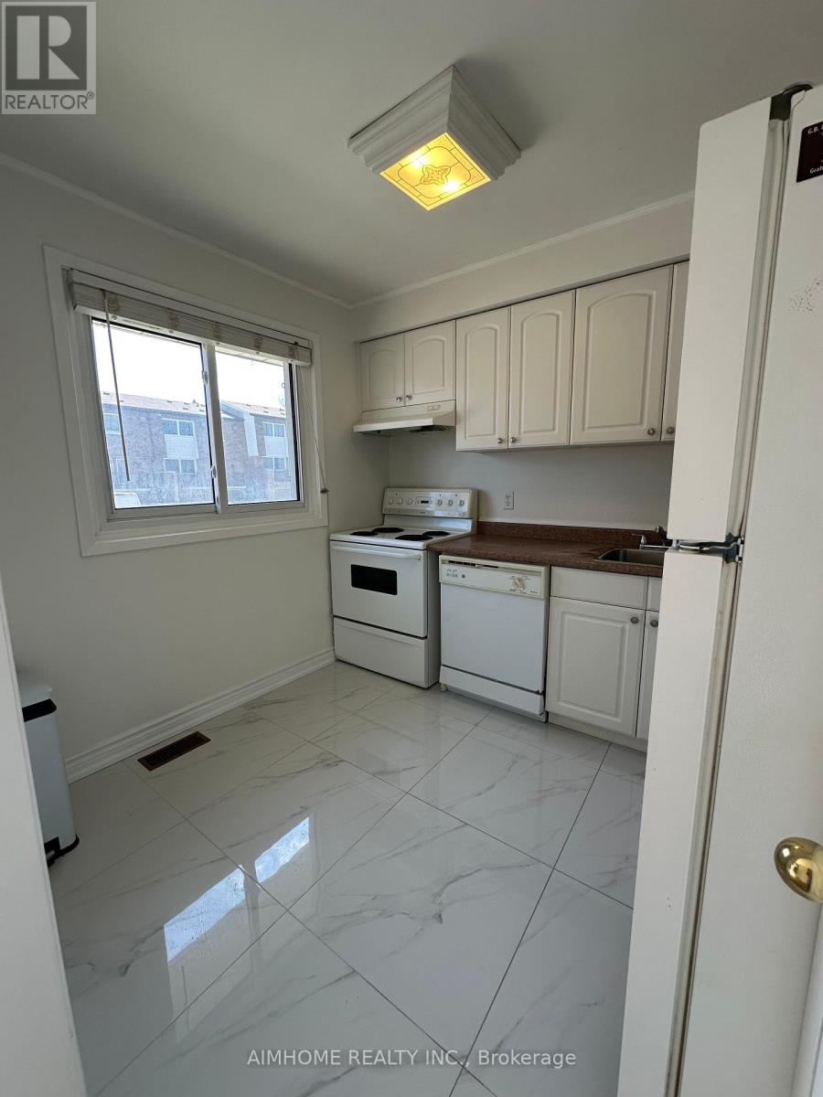 2101 Marine Drive, Oakville, Ontario  L6L 1B8 - Photo 8 - W12967760