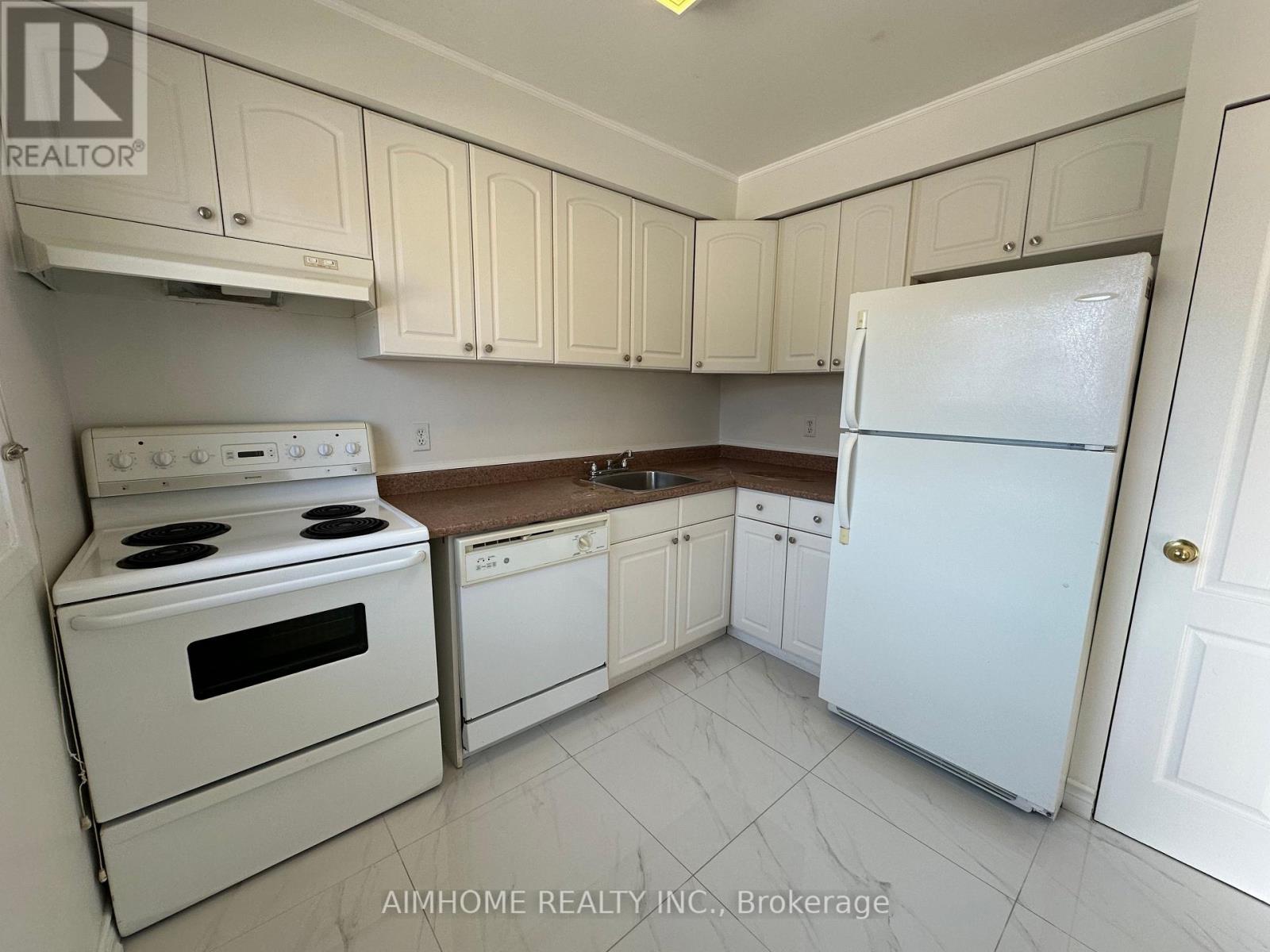 2101 Marine Drive, Oakville, Ontario  L6L 1B8 - Photo 9 - W12967760