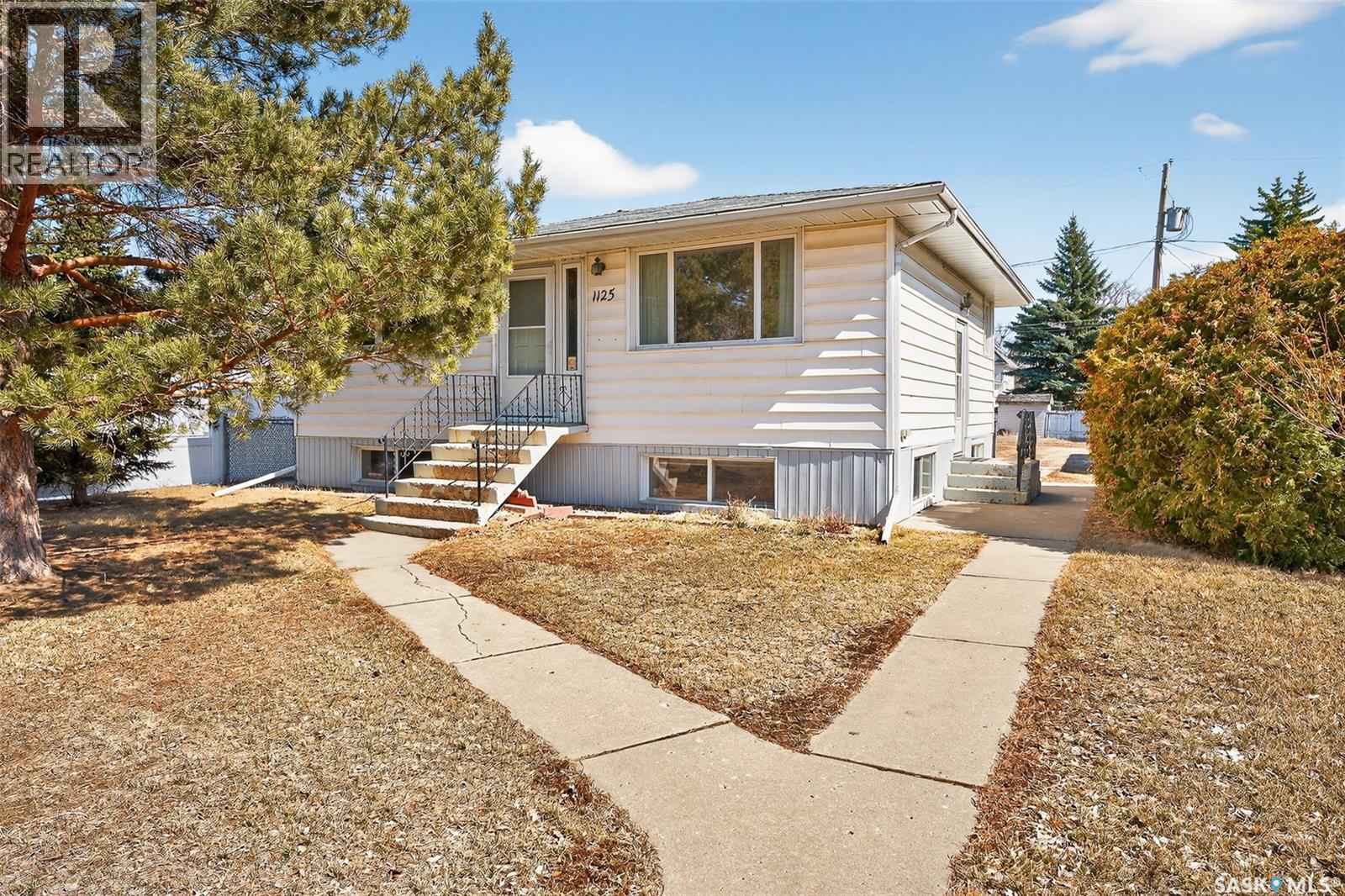 1125 8th AVENUE NW, Moose Jaw, Saskatchewan