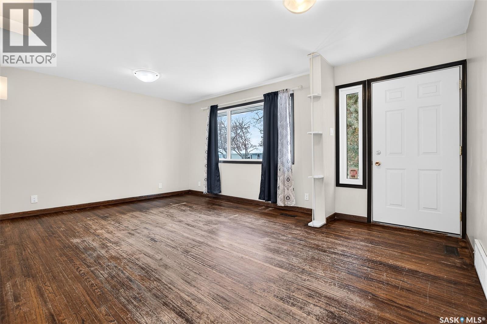 1125 8th Avenue Nw, Moose Jaw, Saskatchewan  S6H 4G4 - Photo 3 - SK032139