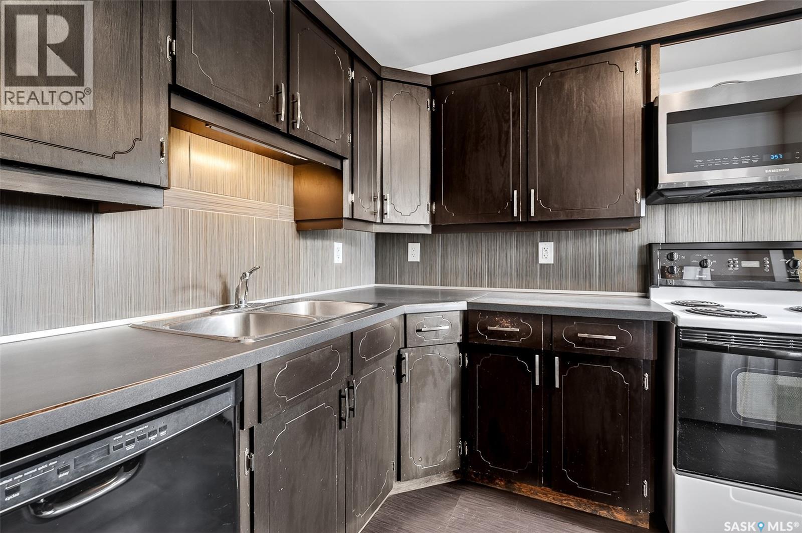 1125 8th Avenue Nw, Moose Jaw, Saskatchewan  S6H 4G4 - Photo 9 - SK032139