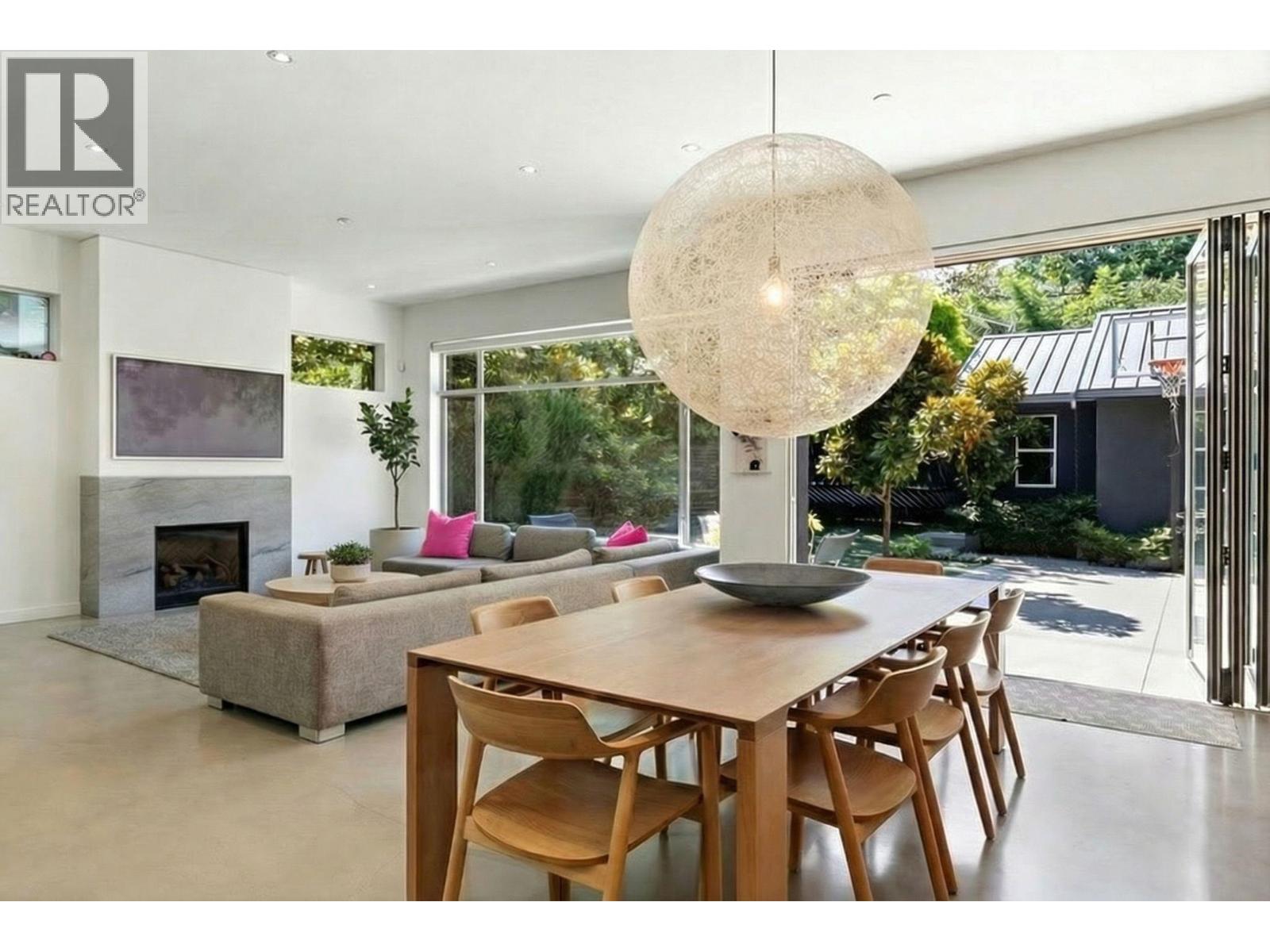 3156 W 13th Avenue, Vancouver, British Columbia  V6K 2V3 - Photo 1 - R3107558