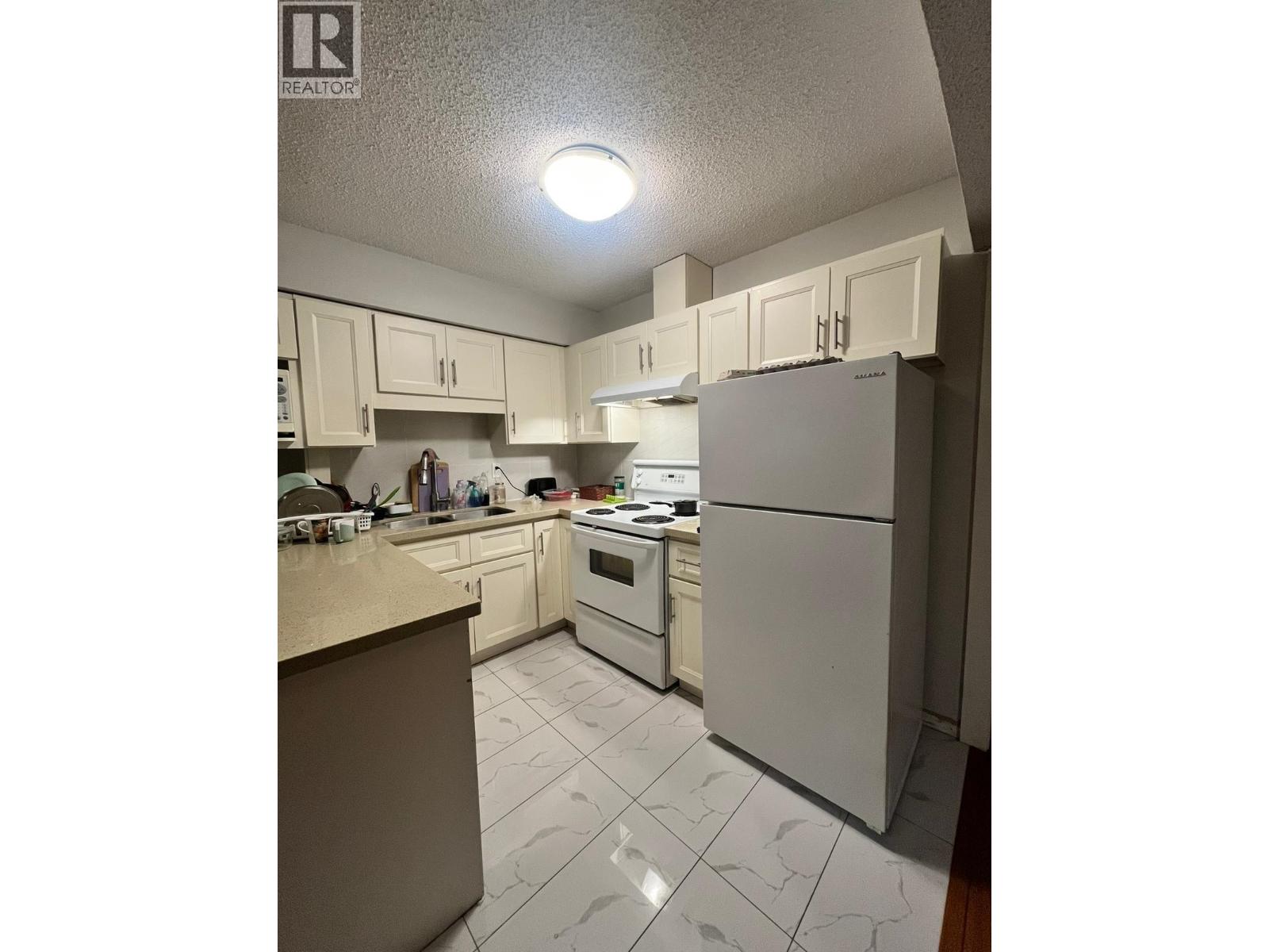 7489 19th Ave, Burnaby, British Columbia  V3N 1E5 - Photo 2 - R3104299