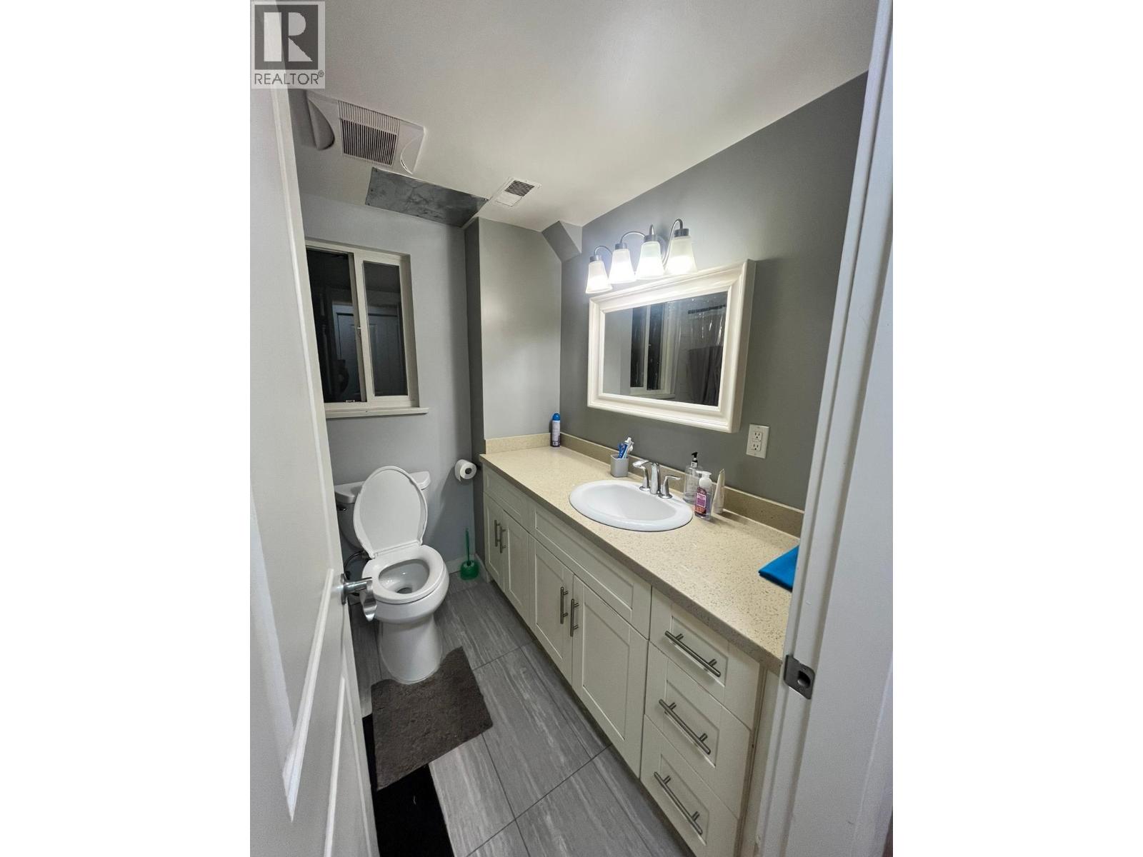 7489 19th Ave, Burnaby, British Columbia  V3N 1E5 - Photo 3 - R3104299