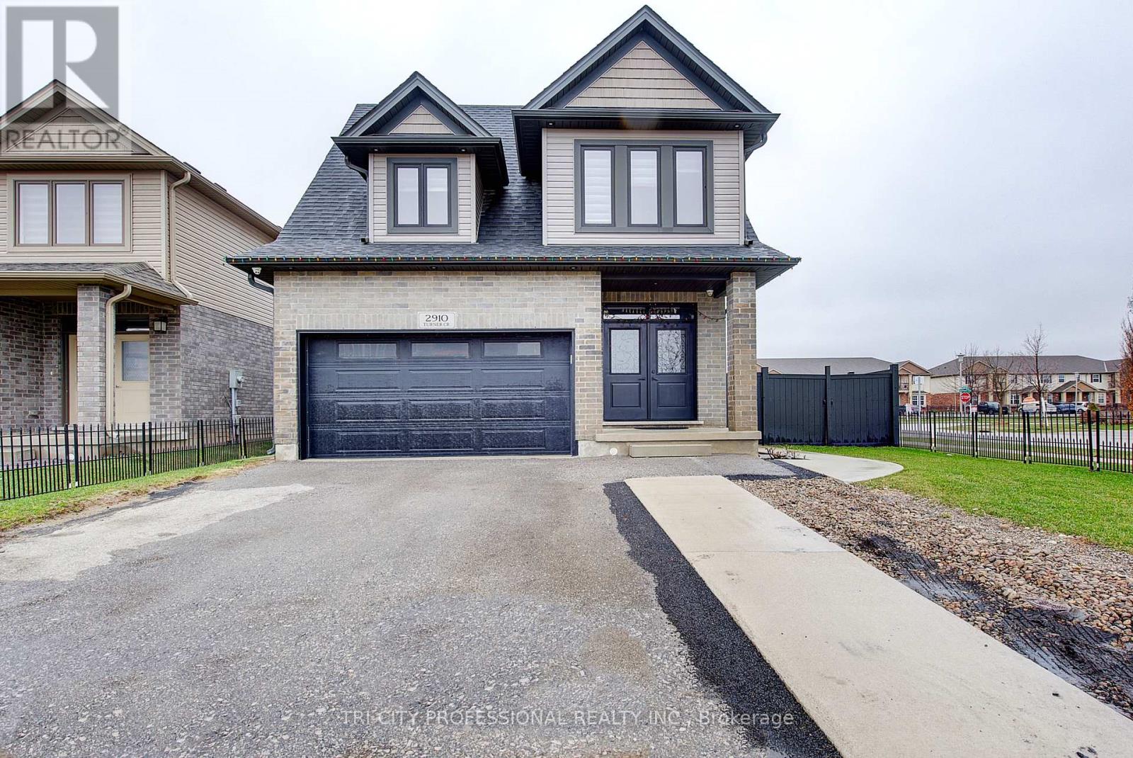 2910 TURNER CRESCENT, London South, Ontario