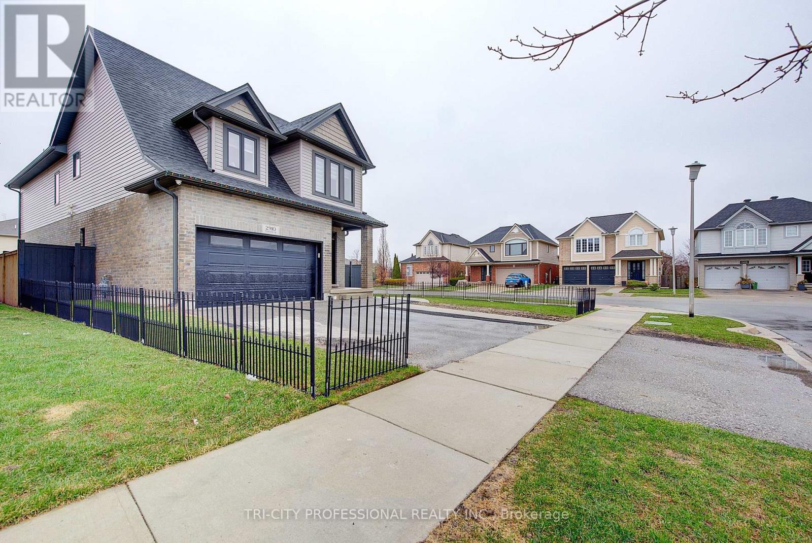 2910 Turner Crescent, London South, Ontario  N6M 0A1 - Photo 3 - X12967712