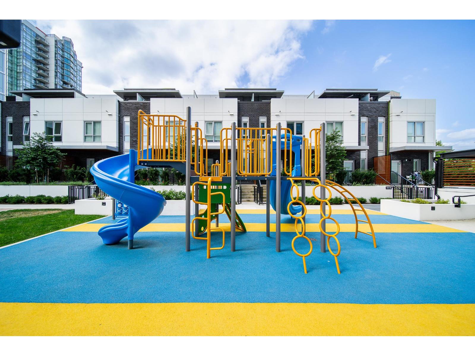 712 10448 University Drive, Surrey, British Columbia V3T 0K1 - Photo 36 - R3107845