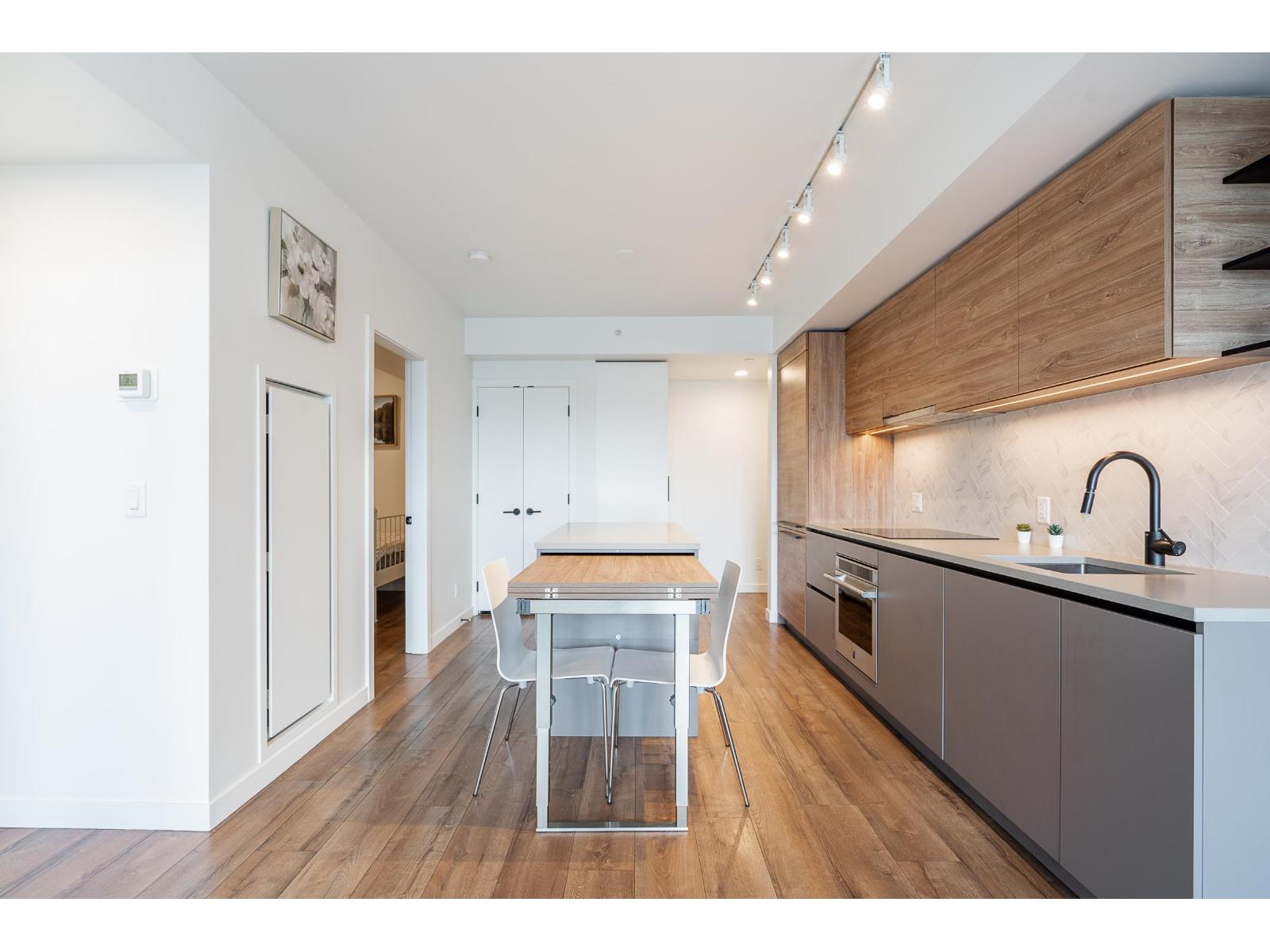 712 10448 University Drive, Surrey, British Columbia V3T 0K1 - Photo 5 - R3107845