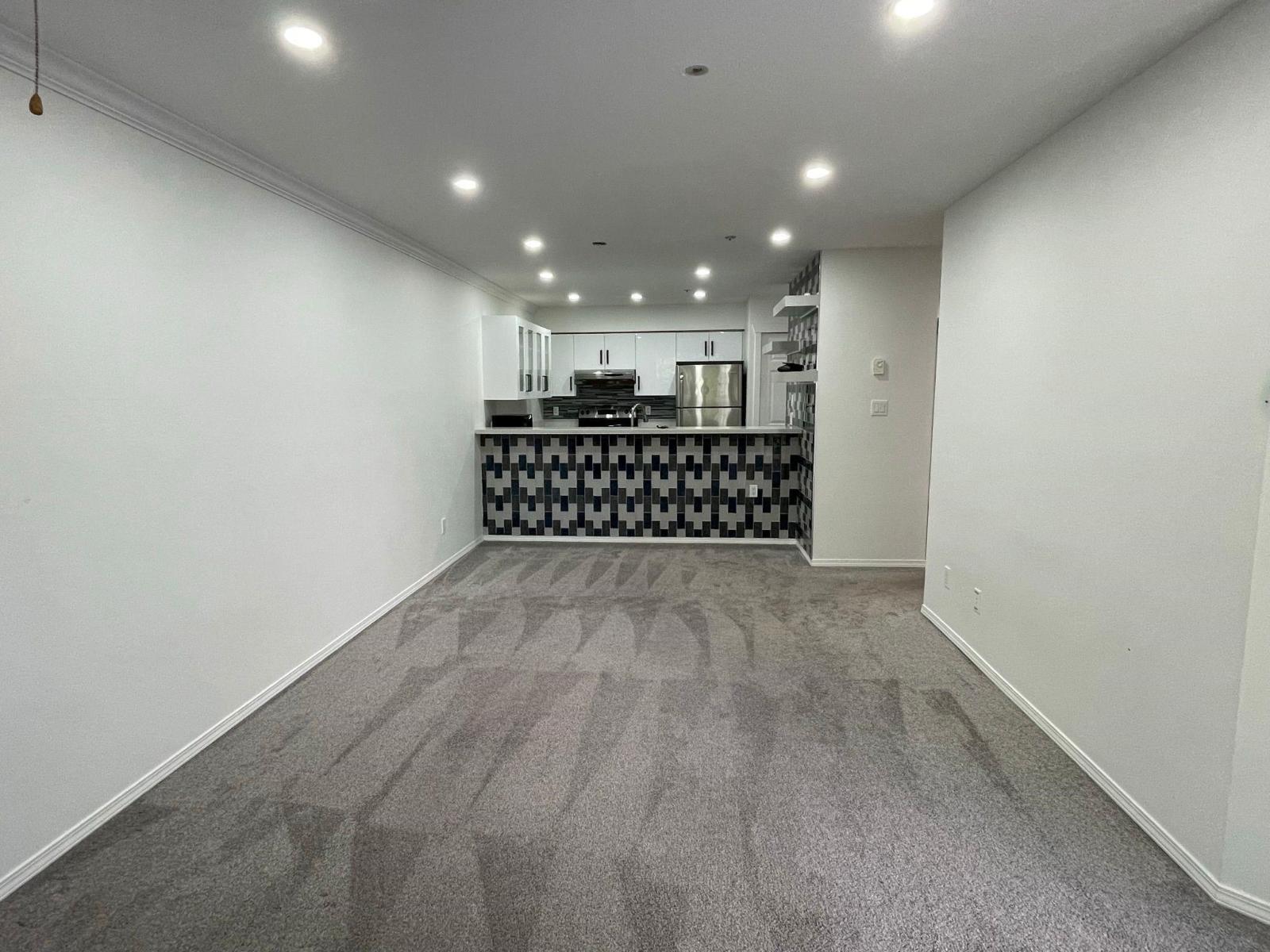 207 12739 72 Avenue, Surrey, British Columbia  V3W 4E8 - Photo 3 - R3107450