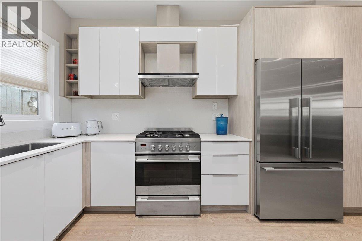 210 W 5th Street, North Vancouver, British Columbia  V7M 1K1 - Photo 13 - R3107730