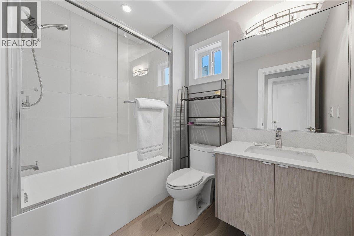 210 W 5th Street, North Vancouver, British Columbia  V7M 1K1 - Photo 25 - R3107730