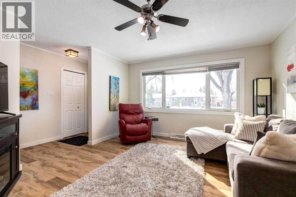 332 Avonburn Road SE, Calgary, Alberta  T2H 1N8 - Photo 3 - A2298574