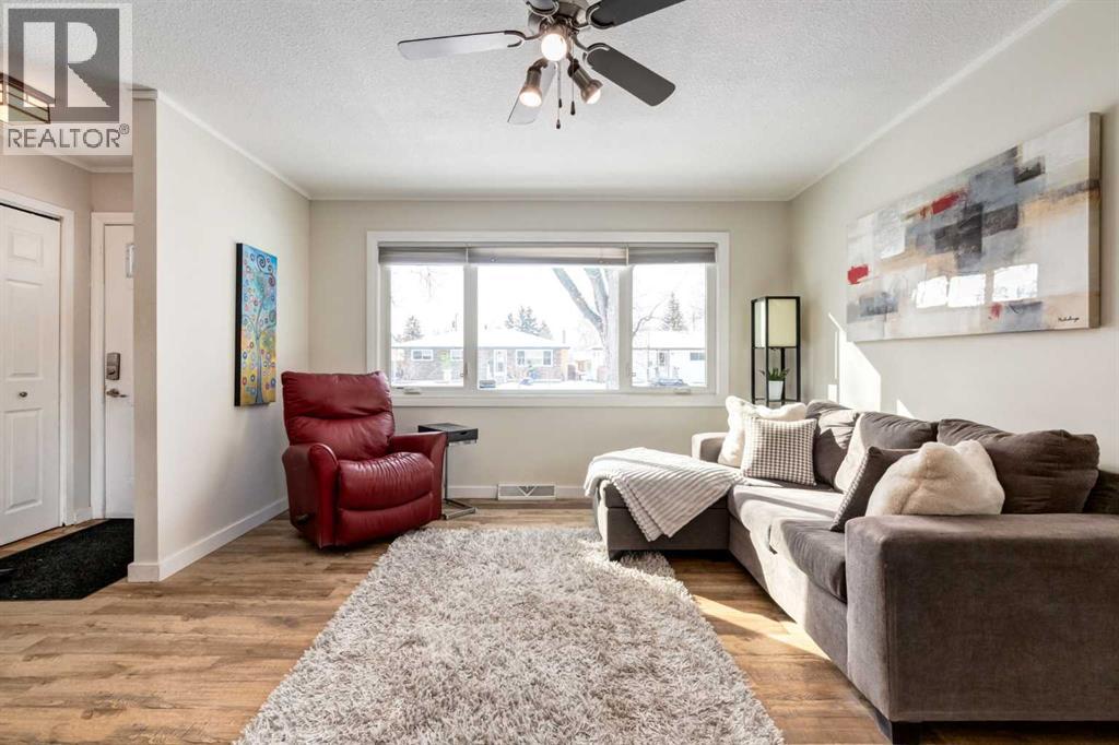 332 Avonburn Road SE, Calgary, Alberta  T2H 1N8 - Photo 4 - A2298574