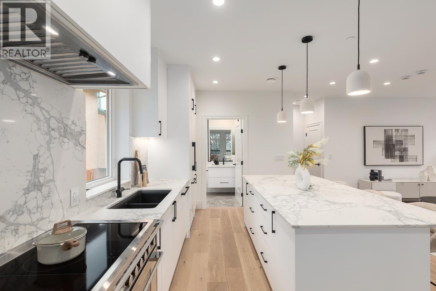 Listing Picture 7 of 20 : 855 E 19TH AVENUE, Vancouver / 溫哥華 - 魯藝地產 Yvonne Lu Group - MLS Medallion Club Member