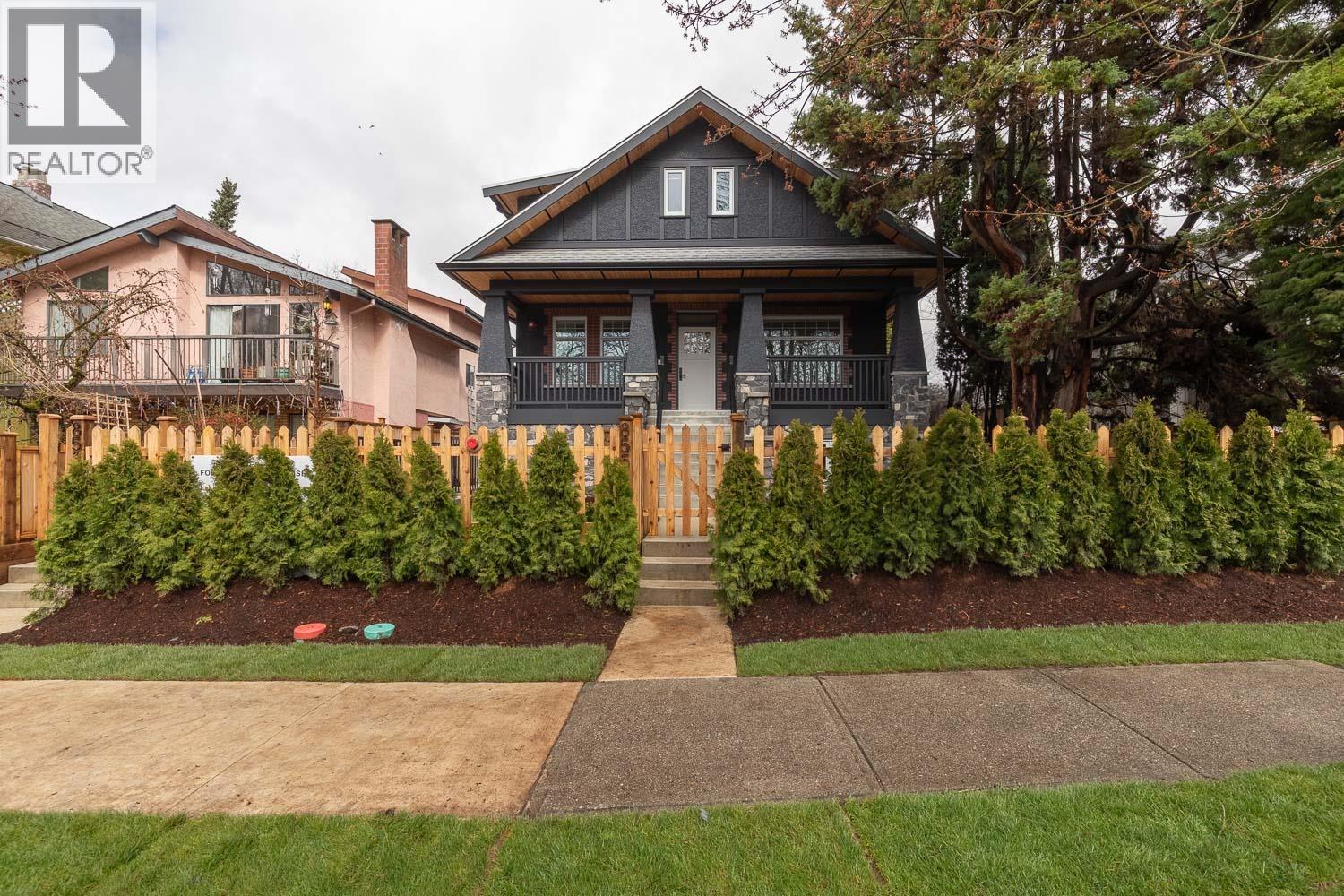855 E 19TH AVENUE, Vancouver, British Columbia