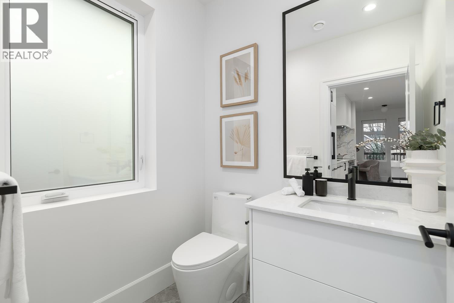 Listing Picture 11 of 20 : 855 E 19TH AVENUE, Vancouver / 溫哥華 - 魯藝地產 Yvonne Lu Group - MLS Medallion Club Member