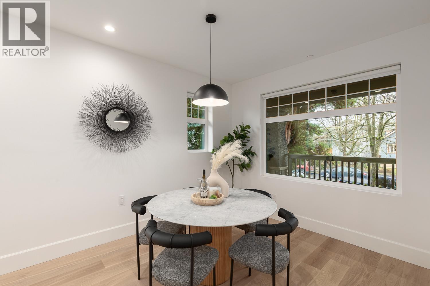 Listing Picture 10 of 20 : 855 E 19TH AVENUE, Vancouver / 溫哥華 - 魯藝地產 Yvonne Lu Group - MLS Medallion Club Member