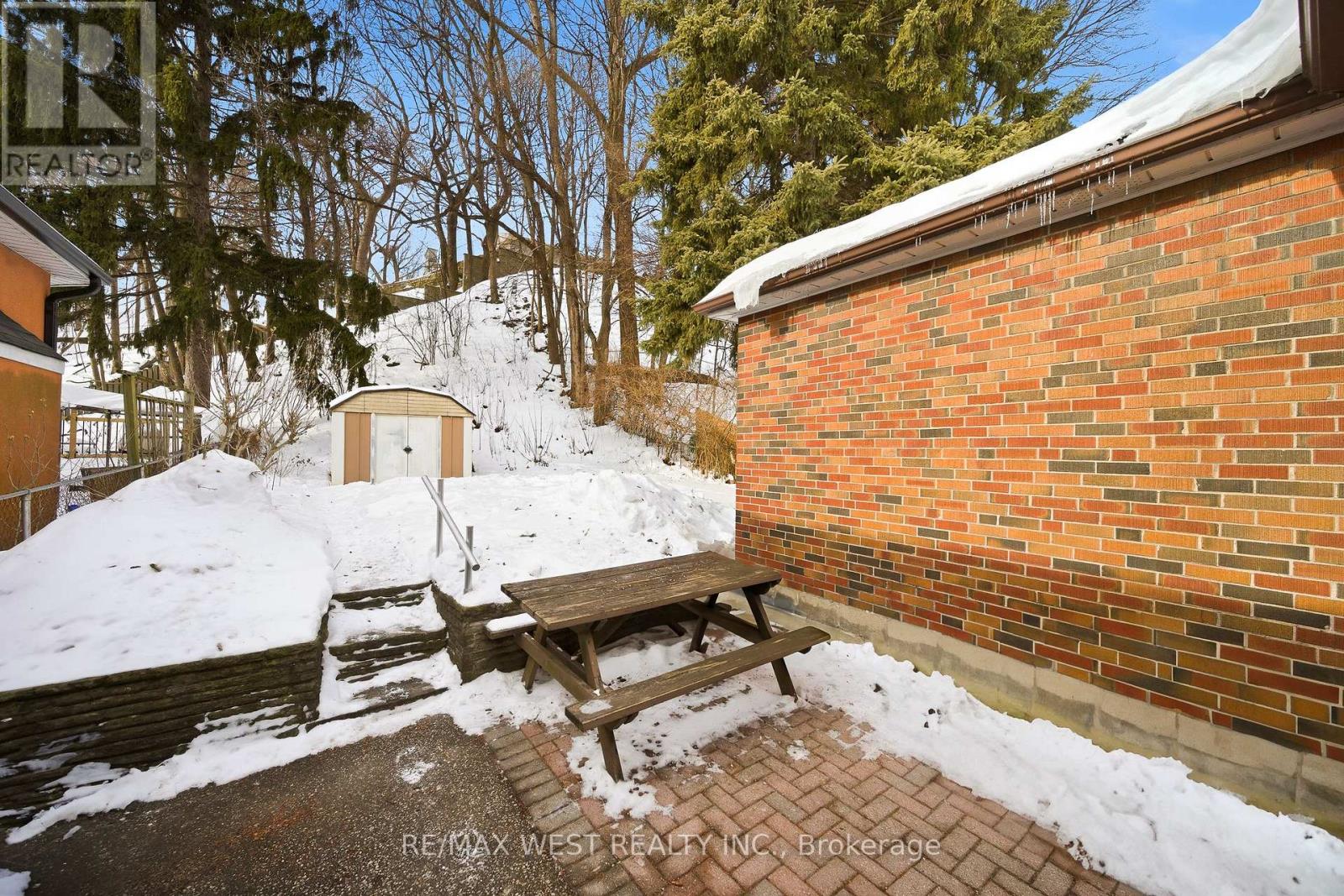 66 South Kingsway, Toronto, Ontario  M6S 3T3 - Photo 12 - W12792354
