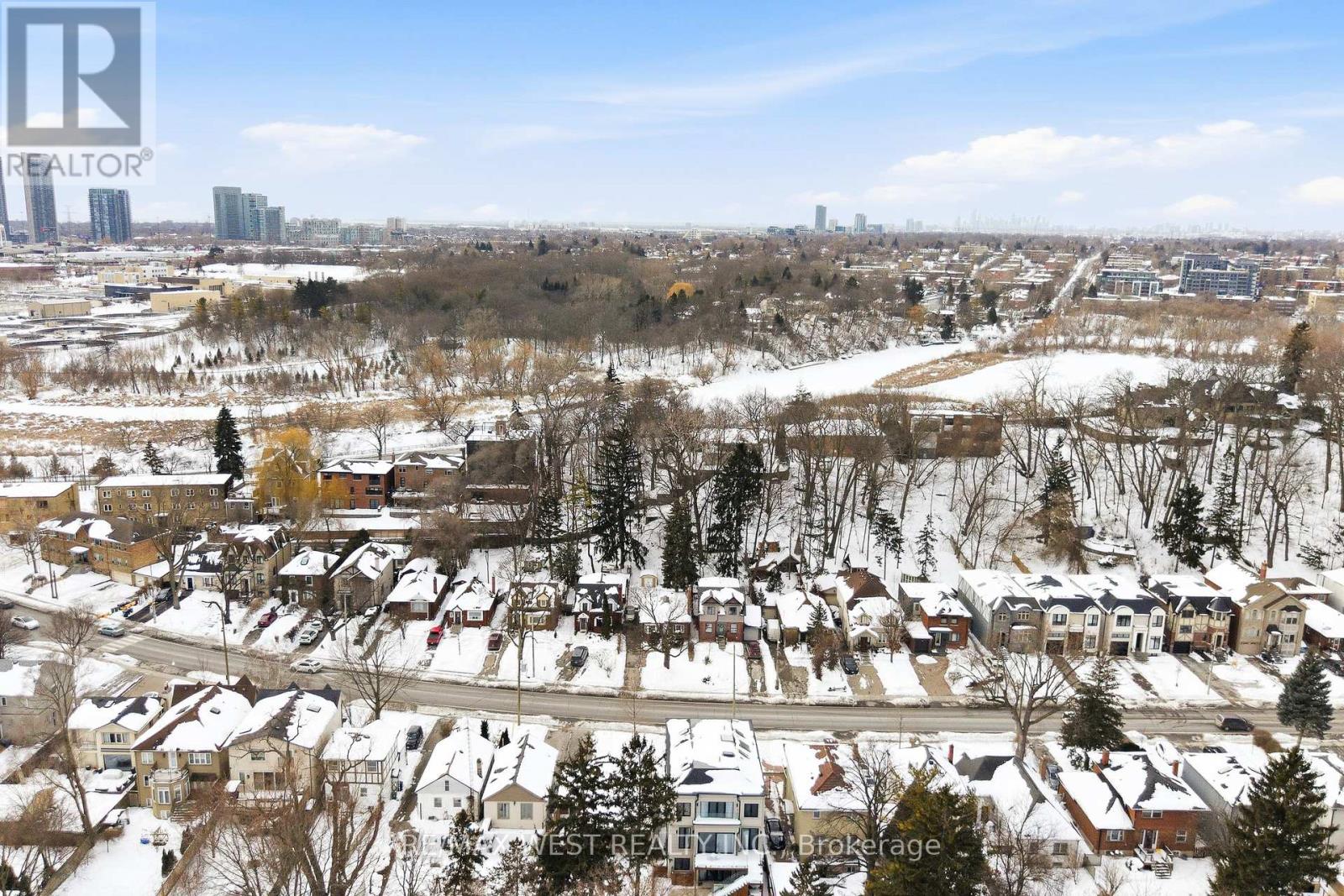 66 South Kingsway, Toronto, Ontario  M6S 3T3 - Photo 16 - W12792354