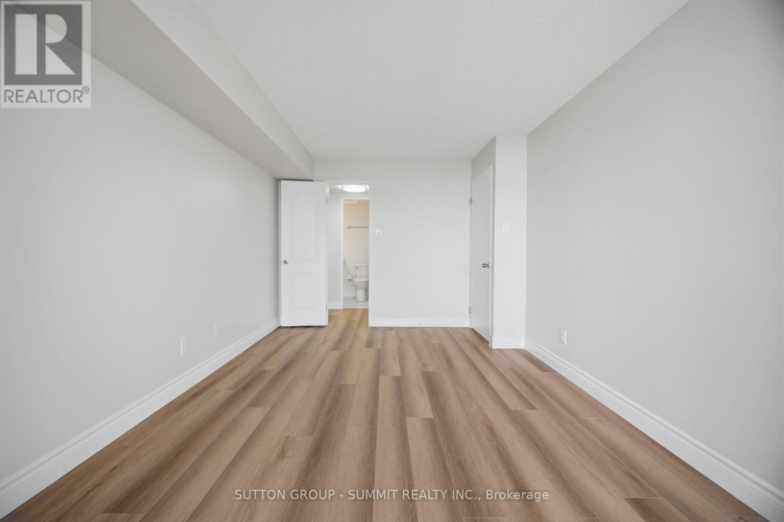 806 - 1111 Bough Beeches Boulevard, Mississauga, Ontario  L4W 4N1 - Photo 24 - W12953610