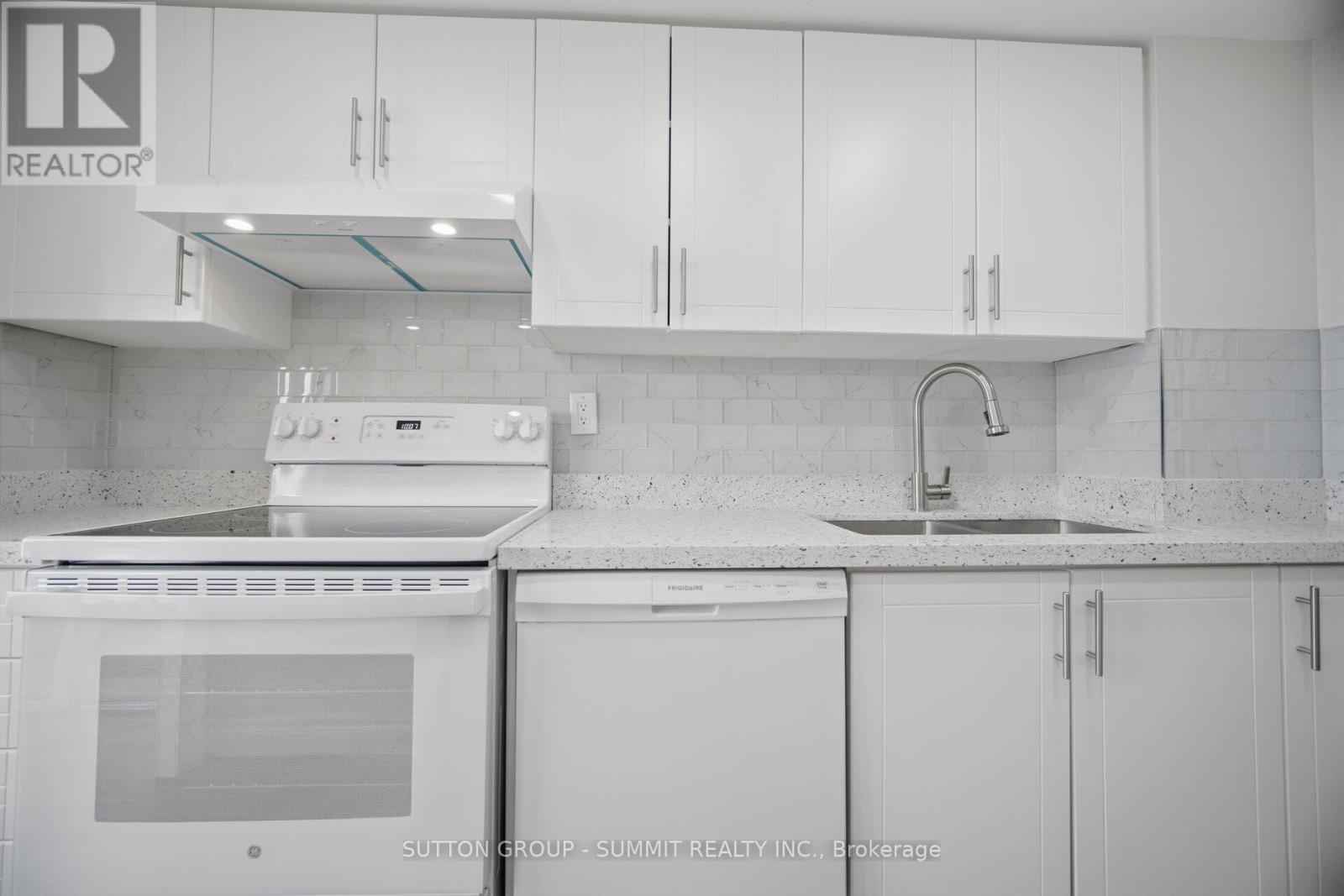 806 - 1111 Bough Beeches Boulevard, Mississauga, Ontario  L4W 4N1 - Photo 14 - W12953610