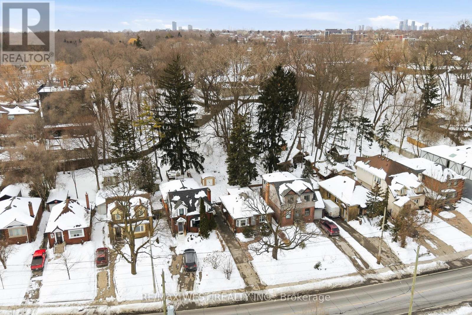 66 South Kingsway, Toronto, Ontario  M6S 3T3 - Photo 15 - W12792354