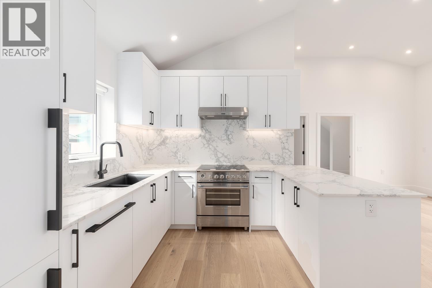 849 E 19th Avenue, Vancouver, British Columbia  V5V 1K6 - Photo 3 - R3107826