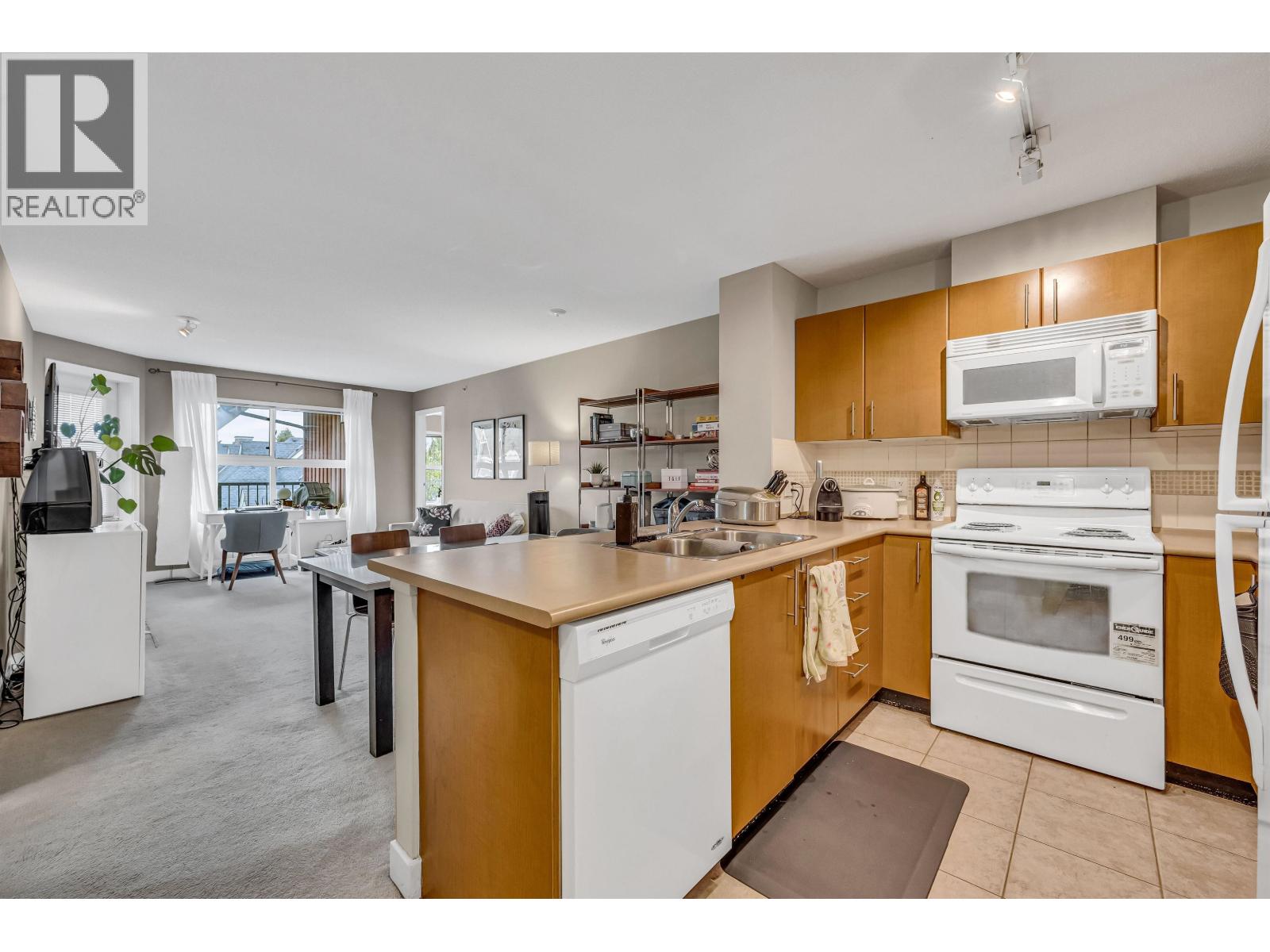 403 7088 Mont Royal Square, Vancouver, British Columbia  V5S 4X7 - Photo 3 - R3107835