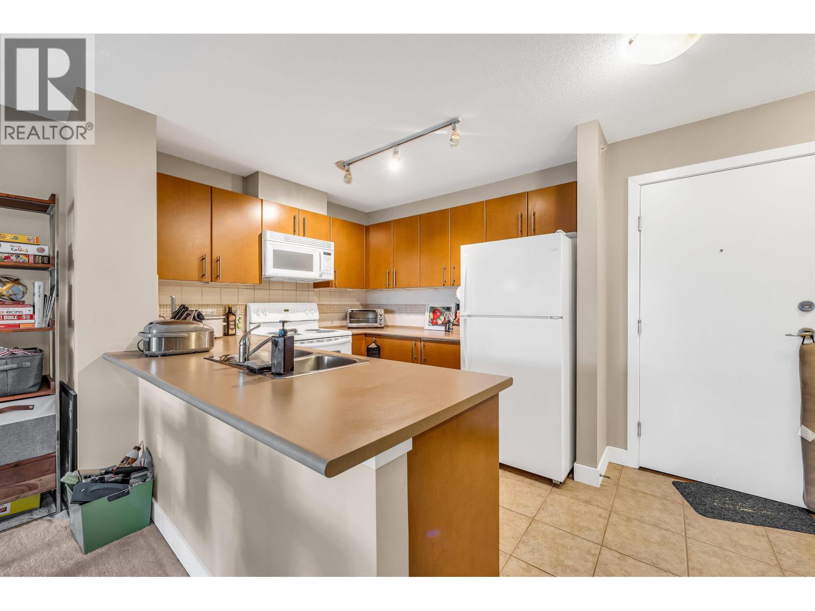 403 7088 Mont Royal Square, Vancouver, British Columbia  V5S 4X7 - Photo 4 - R3107835