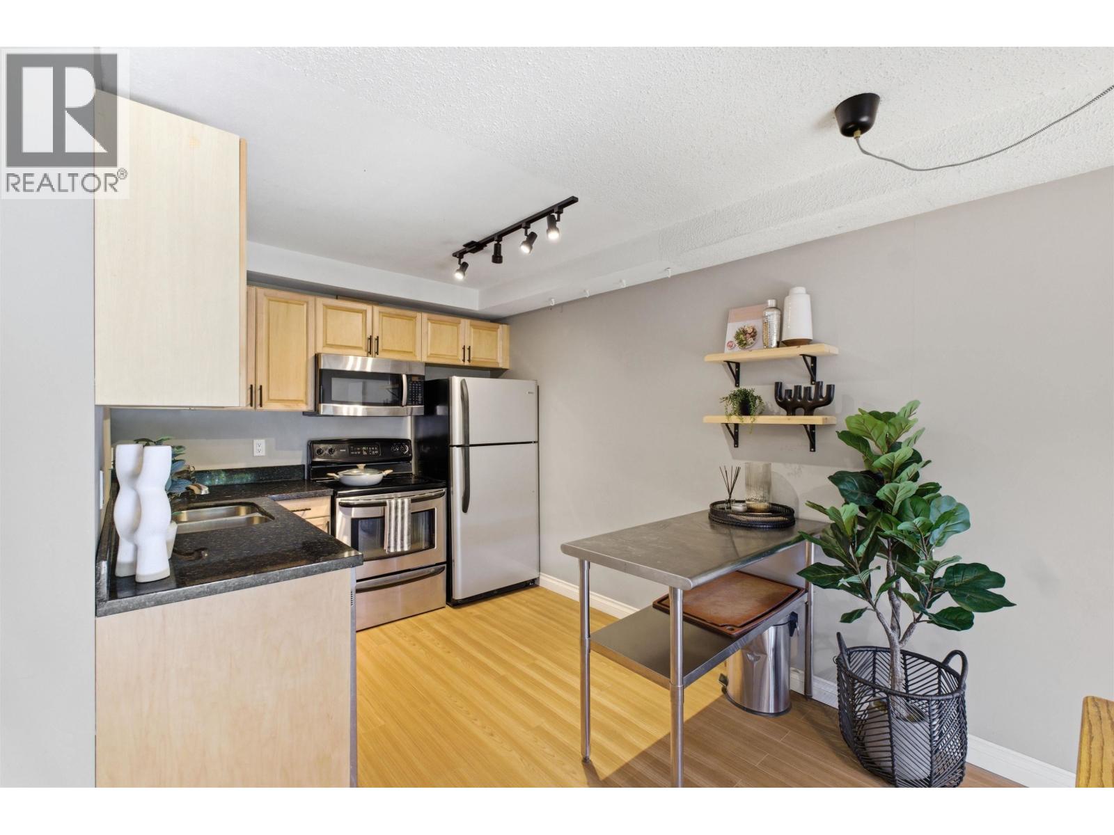 108 251 W 4th Street, North Vancouver, British Columbia  V7M 1H8 - Photo 4 - R3107849